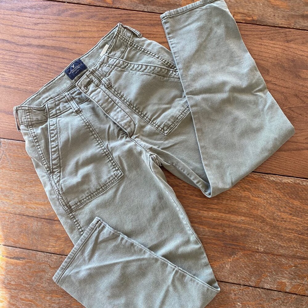 American Eagle vintage cargo pants size 2, short